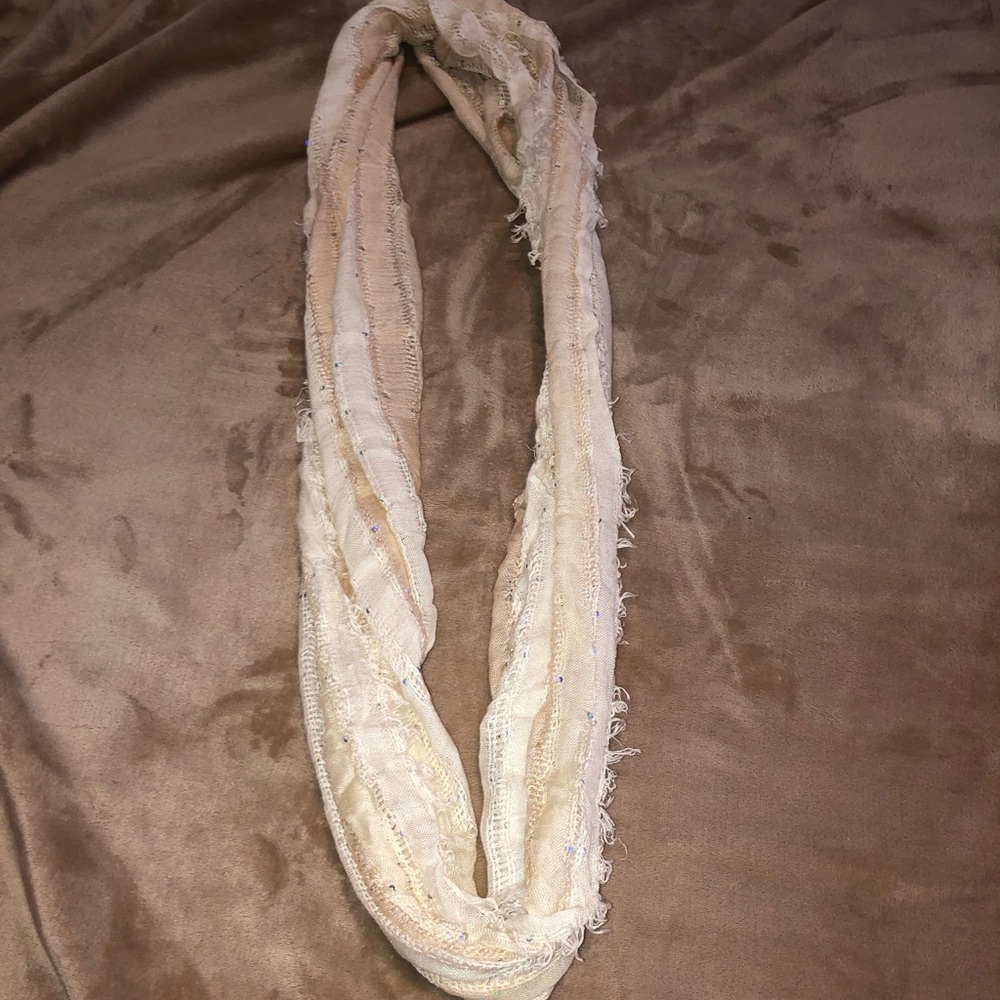 Loop scarf - Picture 2 of 11